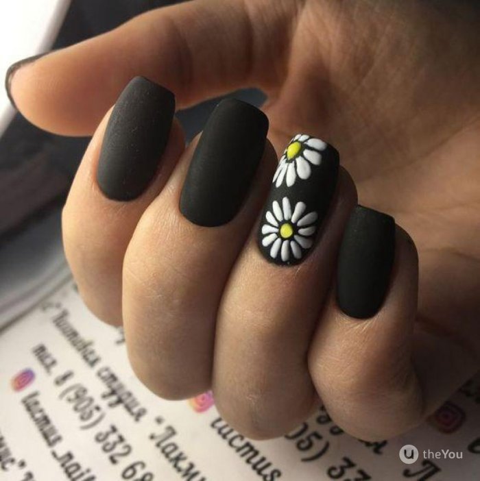 Пудровый матовый маникюр