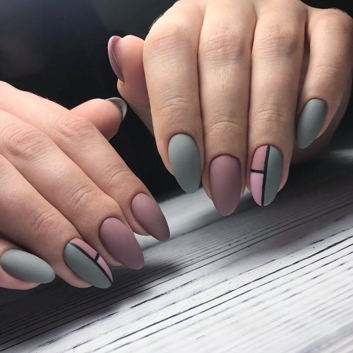 Стильный матовый маникюр