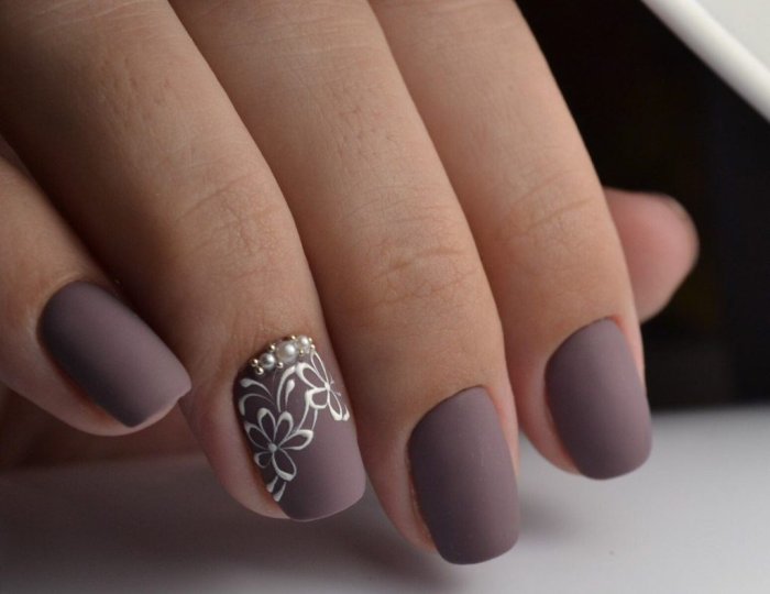 Матовый маникюр