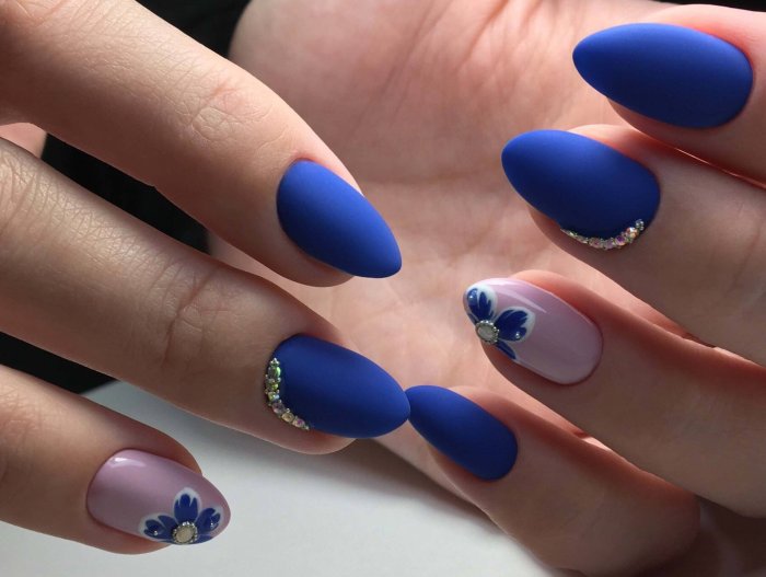 Однотонный маникюр