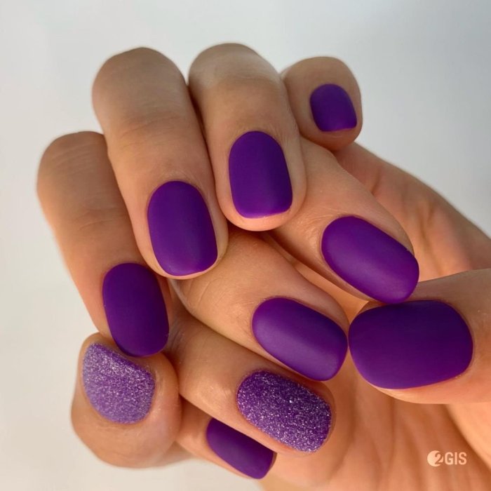 Осенний маникюр минимали