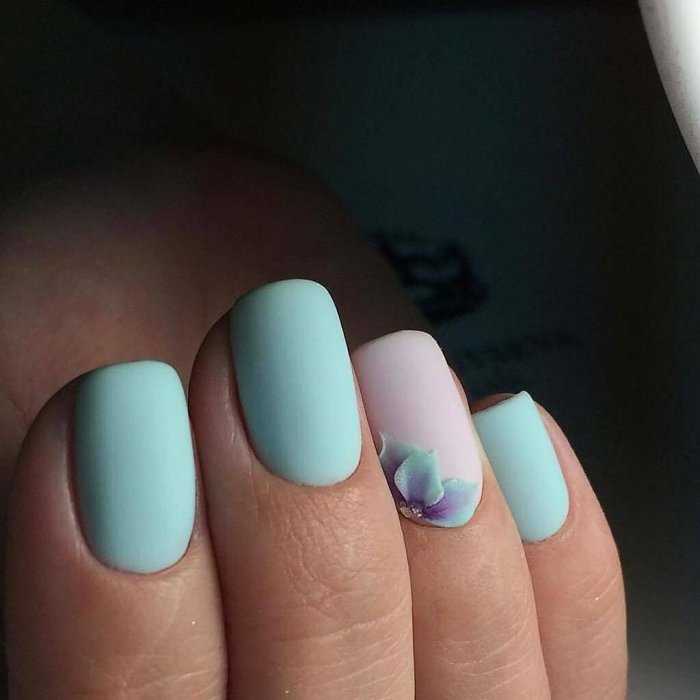 Зеленый маникюр геометрия