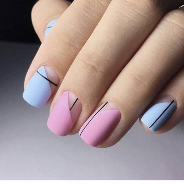 Стильный двухцветный маникюр