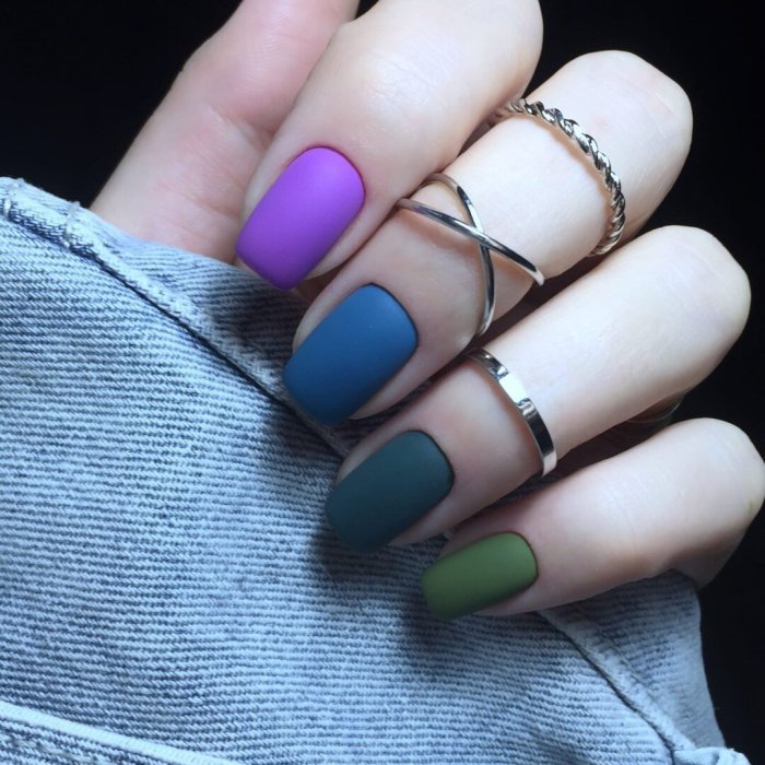 Матовый маникюр