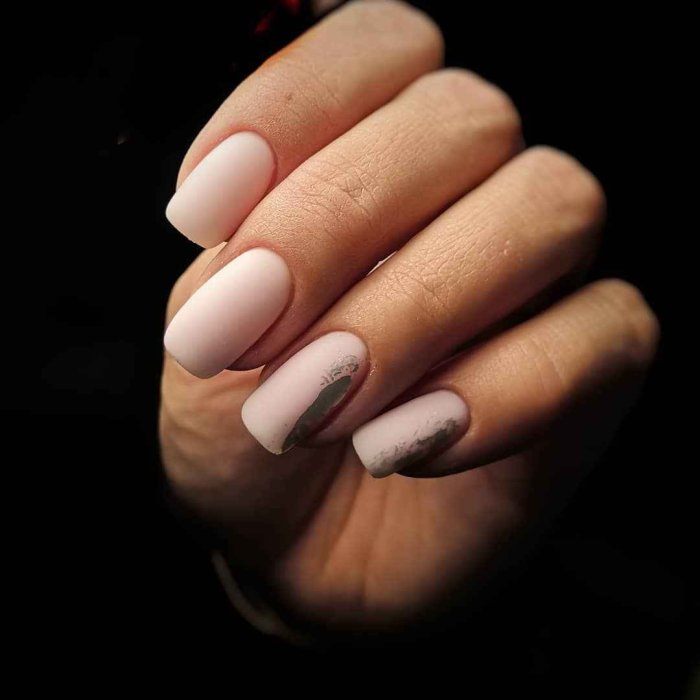 Матовый маникюр 2022