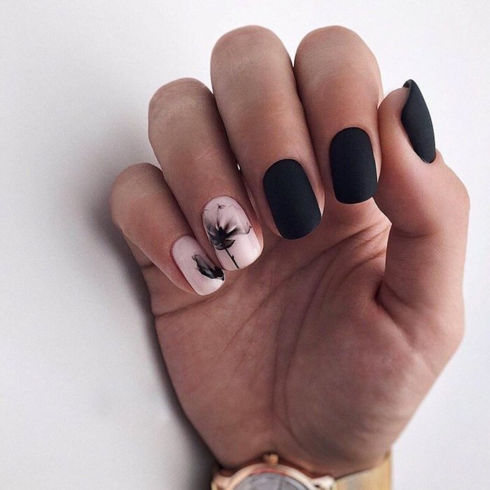 Стильный матовый маникюр