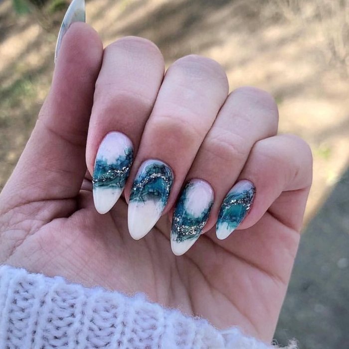 Маникюр с разводами