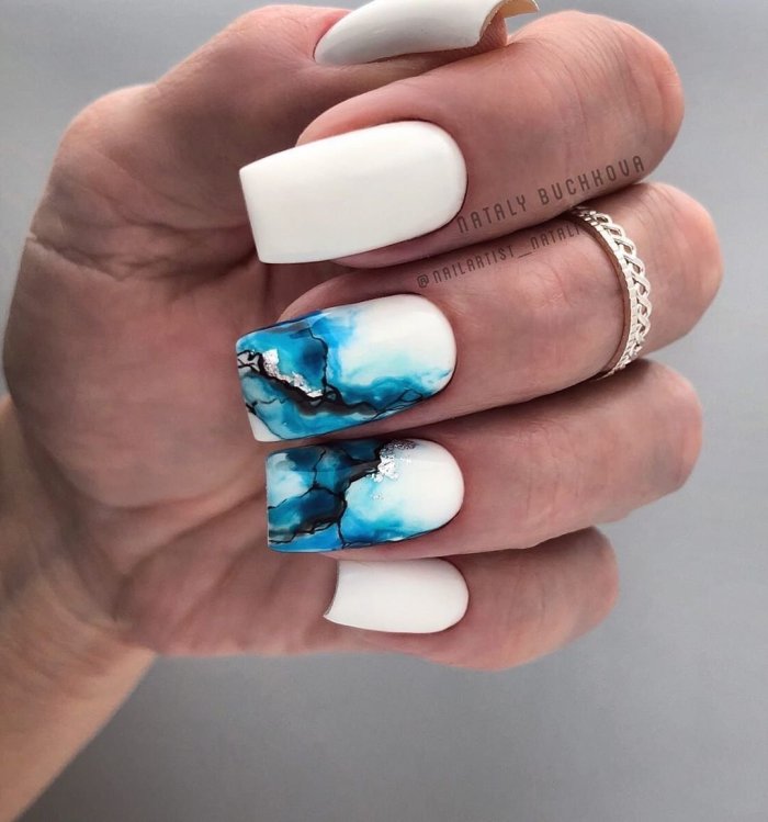 Маникюр с разводами