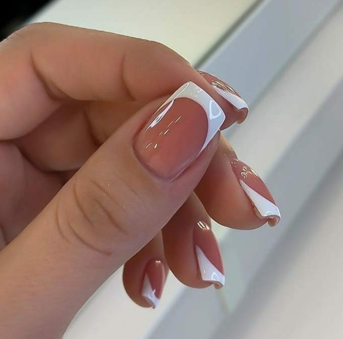 Белый френч на квадратных ногтях