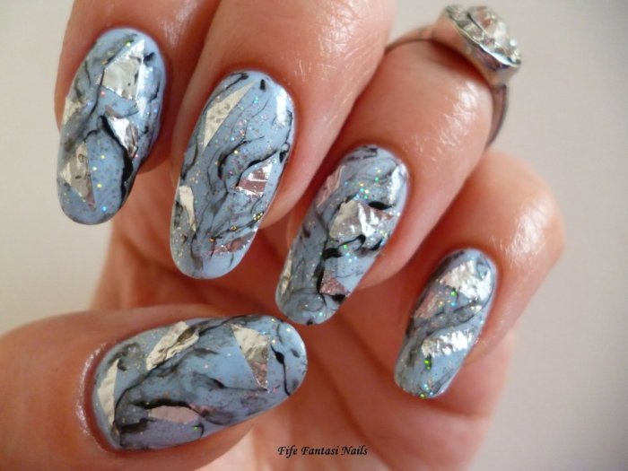 Эффект мрамора на ногтях