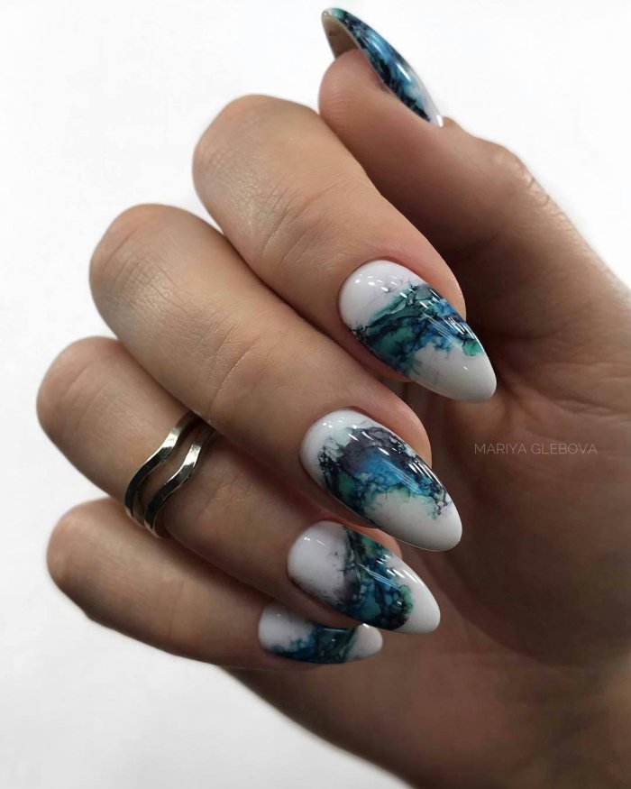 Ногти с разводами