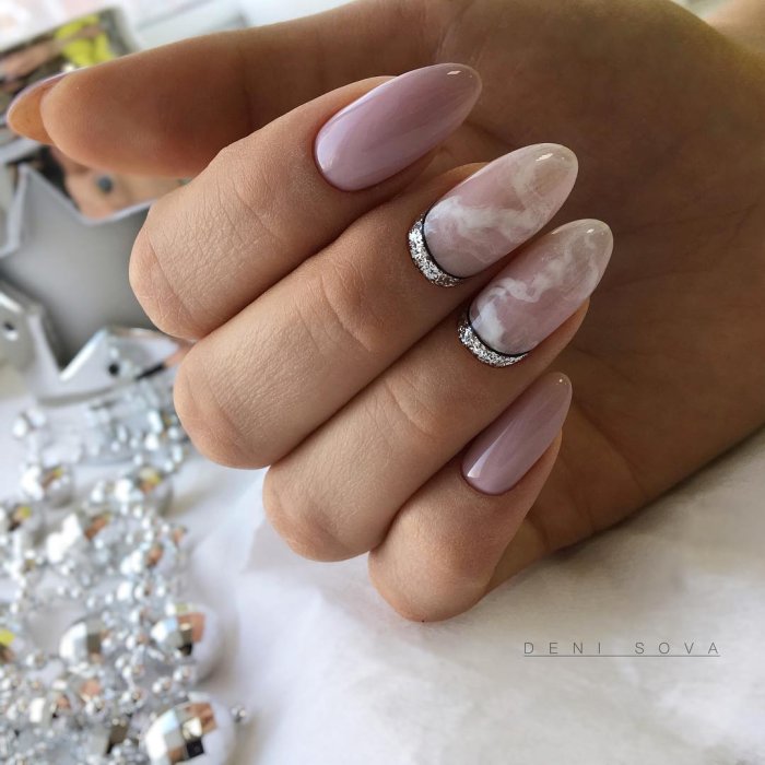 Мраморный маникюр тренд