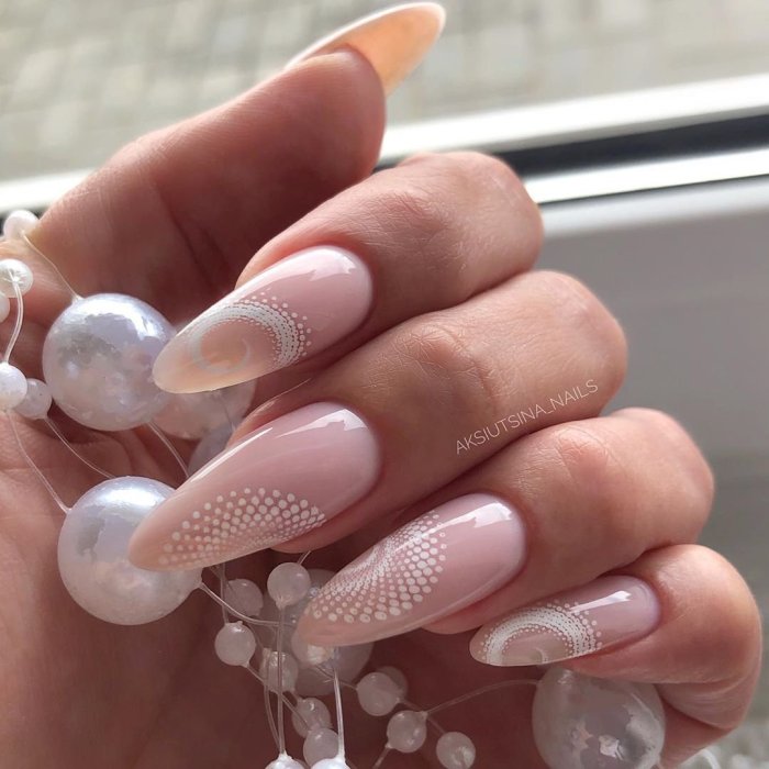 Маникюр беж градиент 2022