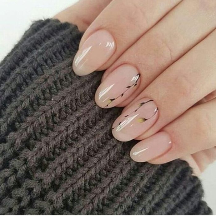 Прозрачные ногти с блестками