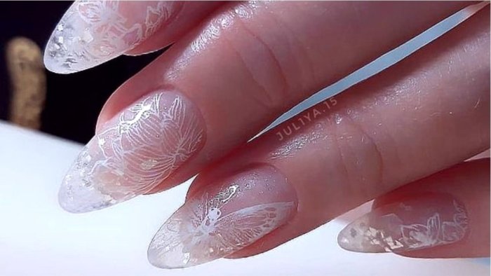 Прозрачный маникюр 2022