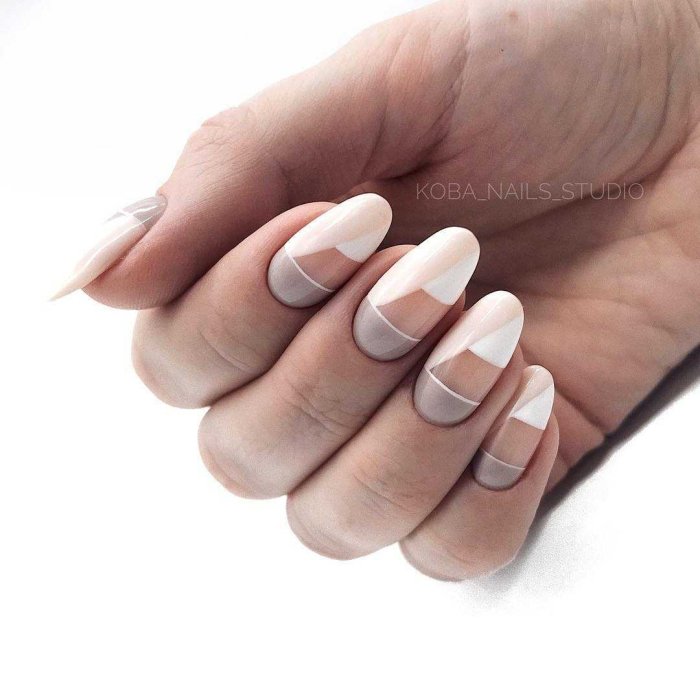 Молочный нюдовый маникюр миндаль