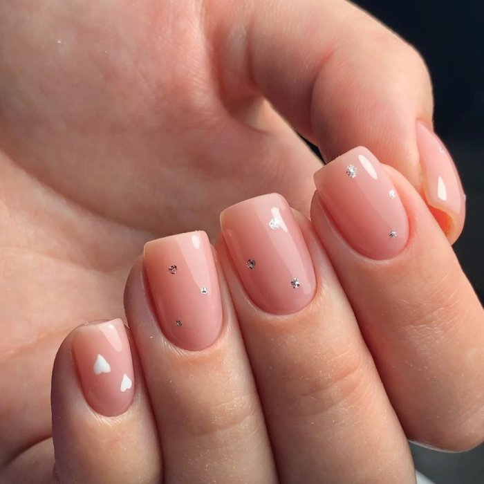 Маникюр 2021 нюдовые оттенки на короткие ногти