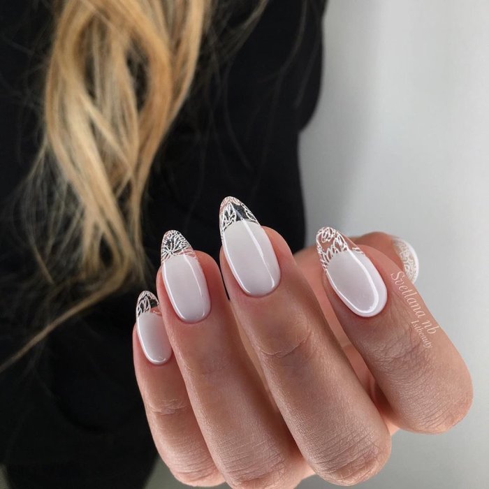 Полупрозрачные розовые ногти