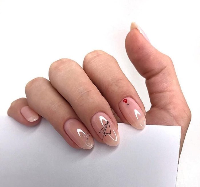 Нюдовый полупрозрачный маникюр