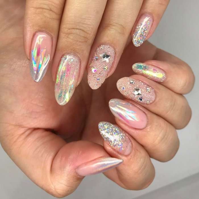 Летний маникюр прозрачный