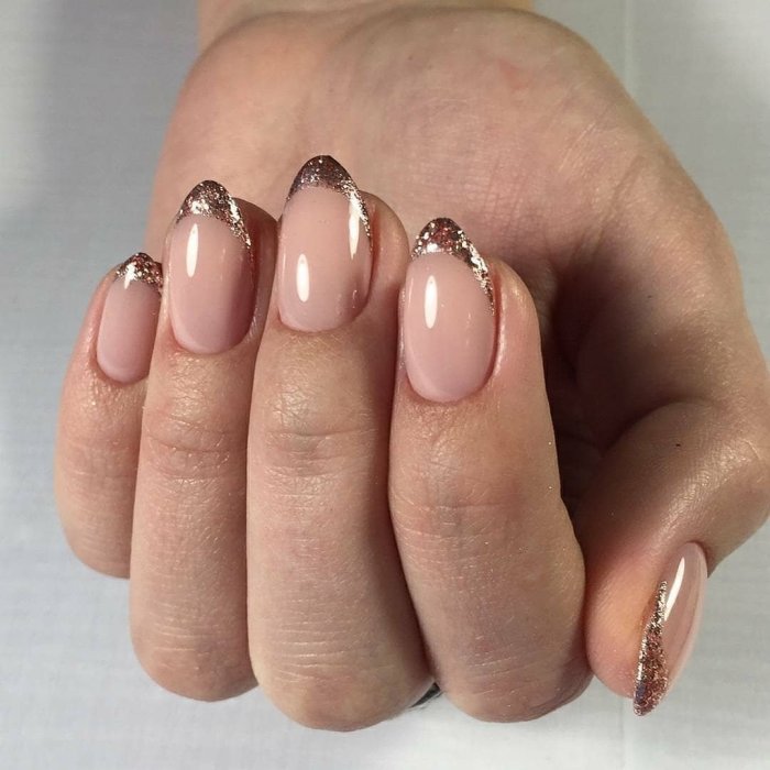 Стильные прозрачные ногти