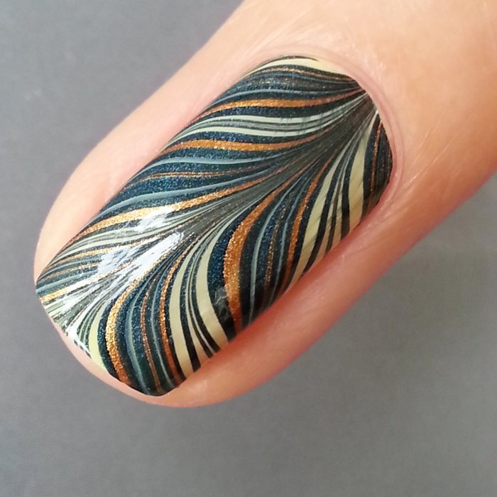 Водный маникюр вуаль