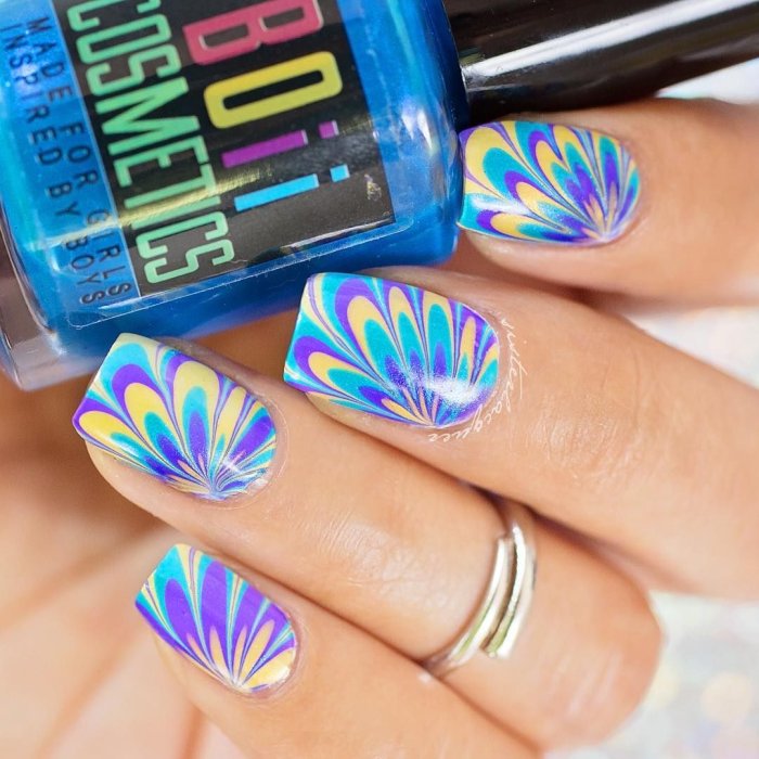 Водный маникюр восьмерка