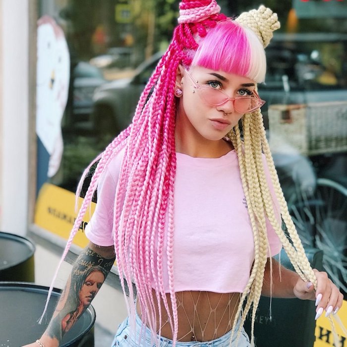 Рита Ора с афрокосами