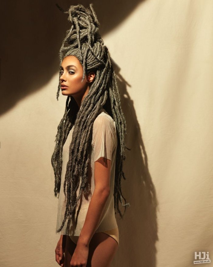 Светло розовые дреды