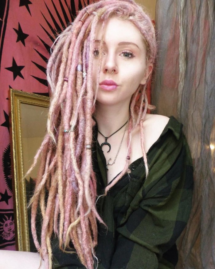 Украсить дреды