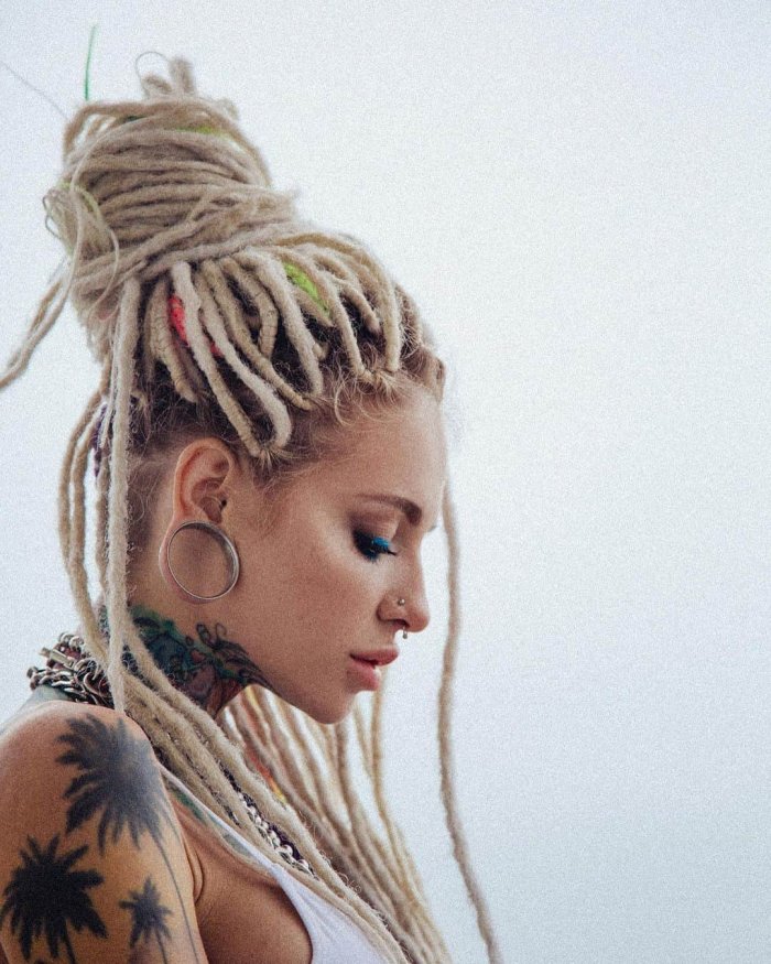 Короткие дреды в пучок