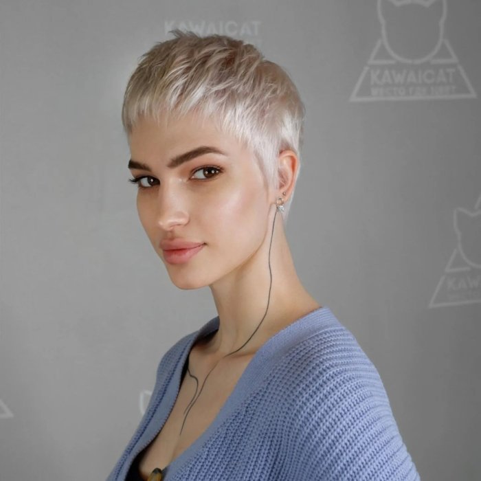 Хлоя де Баррос с челкой