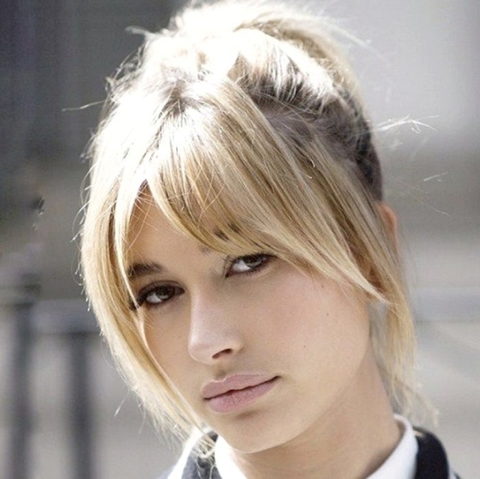 Зендая с рваной челкой