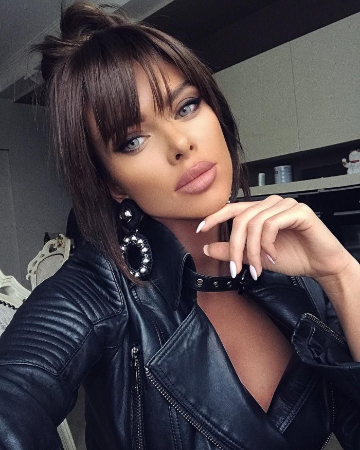 Челка шторка Хейли Болдуин