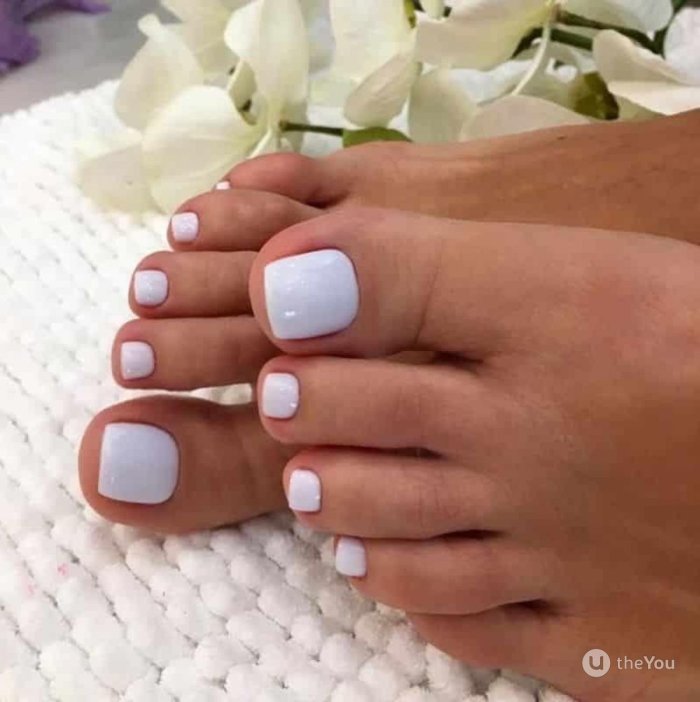 Педикюр однотонный