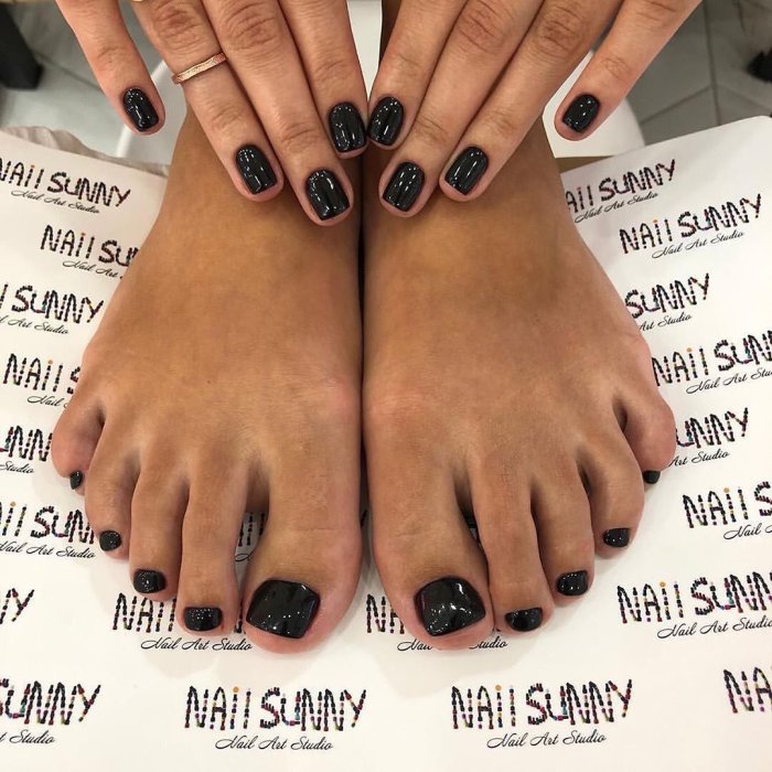 Педикюр в журнале