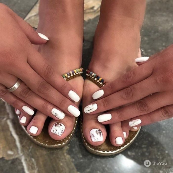 Маникюр и педикюр в одном стиле