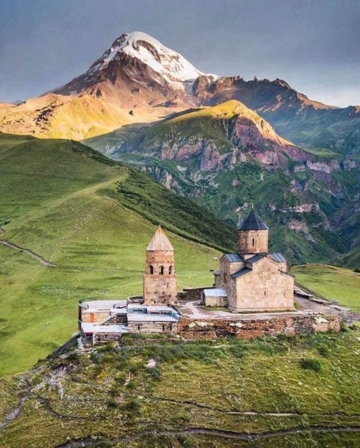 Грузия, Гергети. Церковь Троицы Живоначальной