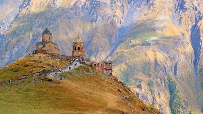 Казбек Церковь Святой Троицы