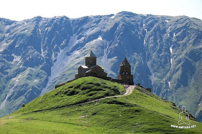 Цминда-Самеба близ Казбеги.