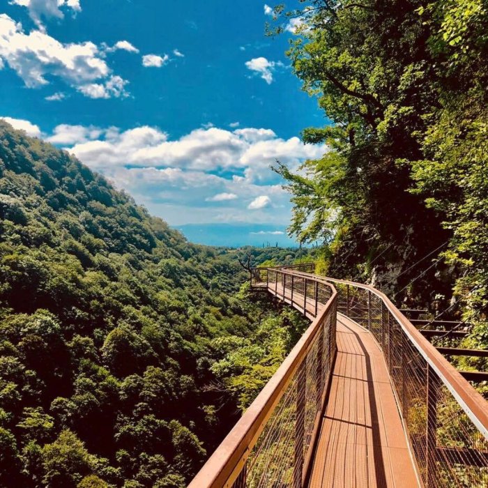 Каньон Окаце и водопады Кинчха