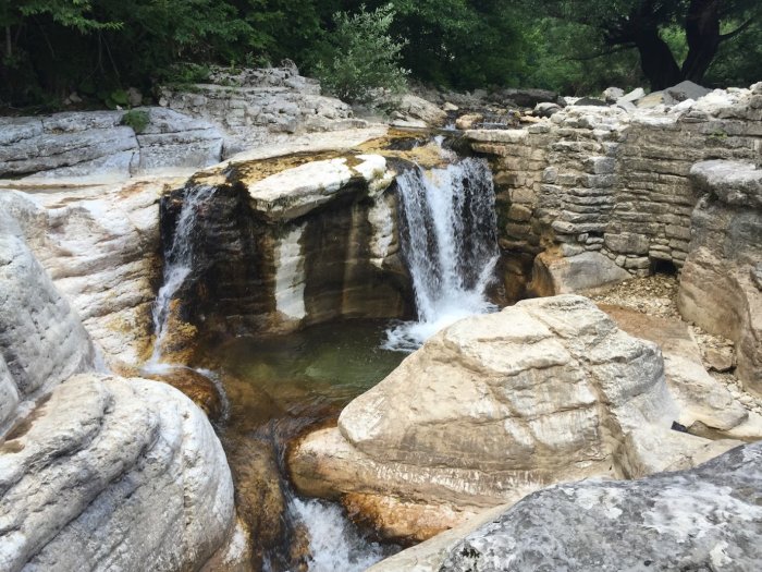 Новоафонский искусственный водопад