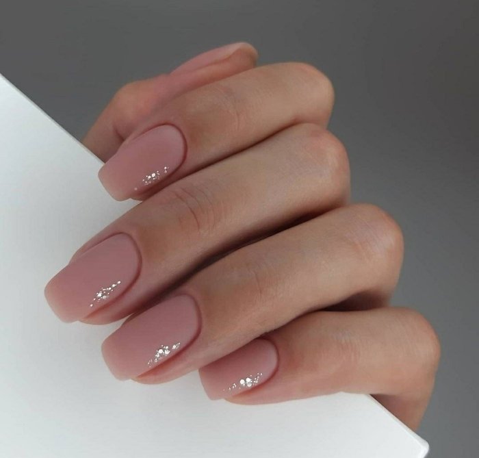Розовые ногти