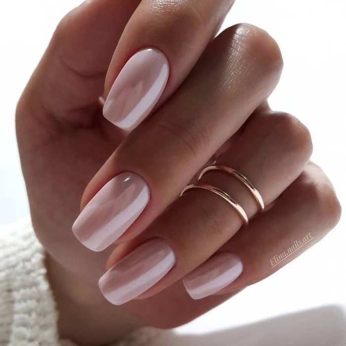 Маникюр яркий однотонный