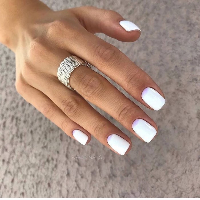 Красивый маникюр в школу